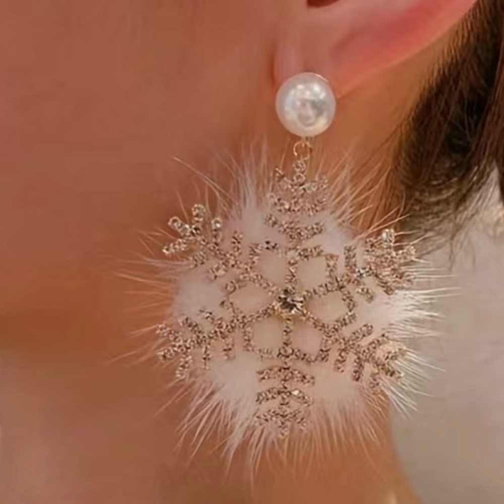 NWT 18k Gold Plush Snowflake Dangle Earrings Embellished With Rhinestones.